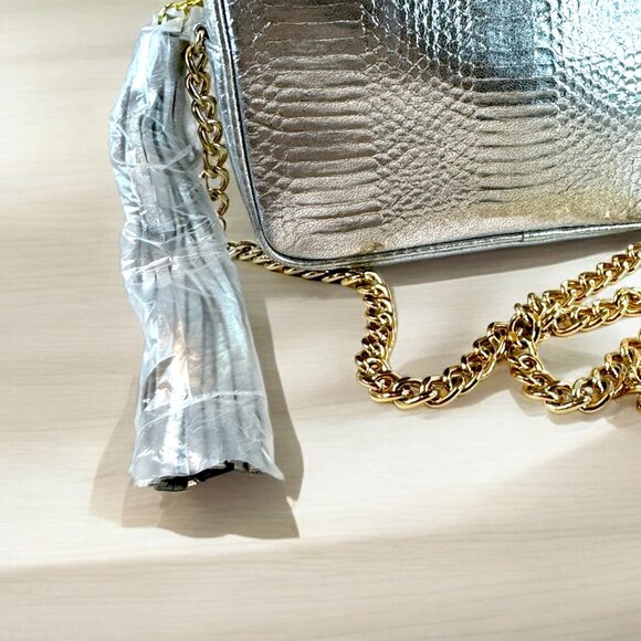 NEW Victoria's Secret Shoulder Bag Purse Shinny Silver with Gold Chain Zipper - Picture 3 of 6